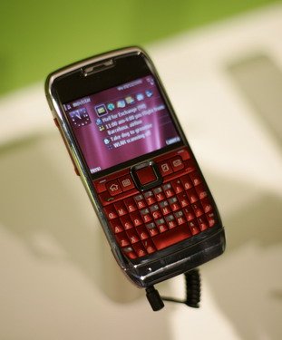 nokia-e71-red-04.jpg, 37 KB